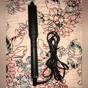 GHD CLASSIC WAVE OVAL CURLING WAND - USED ONCE